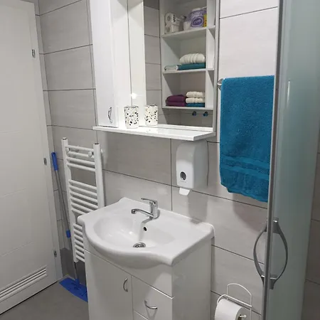 Blue Lukavica Near Airport דירה