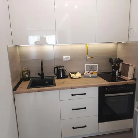 Blue Lukavica Near Airport דירה *